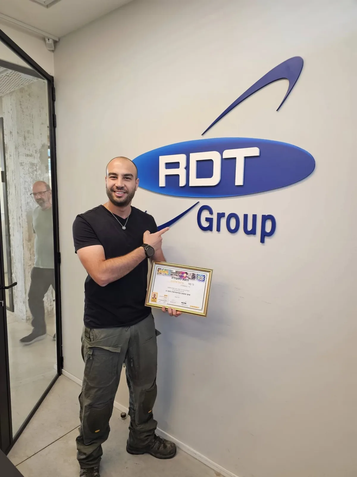 בראל סלהוב מחזיק תעודת הסמכה לתרמוגרפיה במשרדי RDT